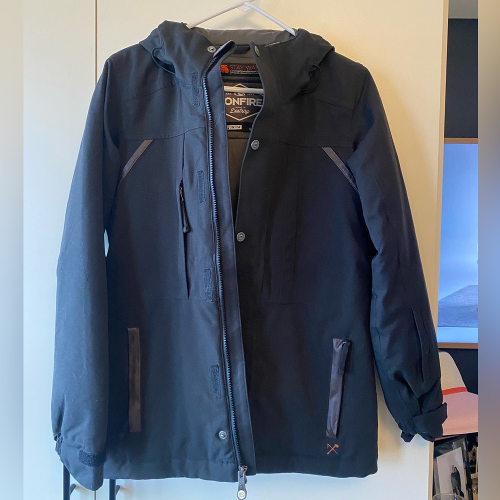Bonfire women’s ski / snowboarder jacket size small in black